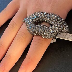 Fresh Lips Avant Garde Steel Gray Rhinestone Silver Tone Stretch Ring NWT